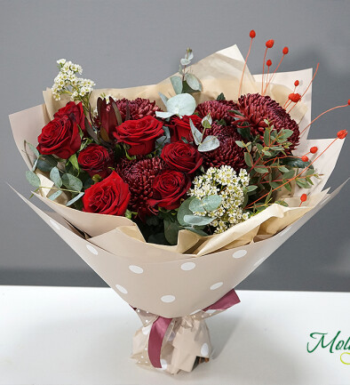 Autumn bouquet of burgundy chrysanthemums photo 394x433